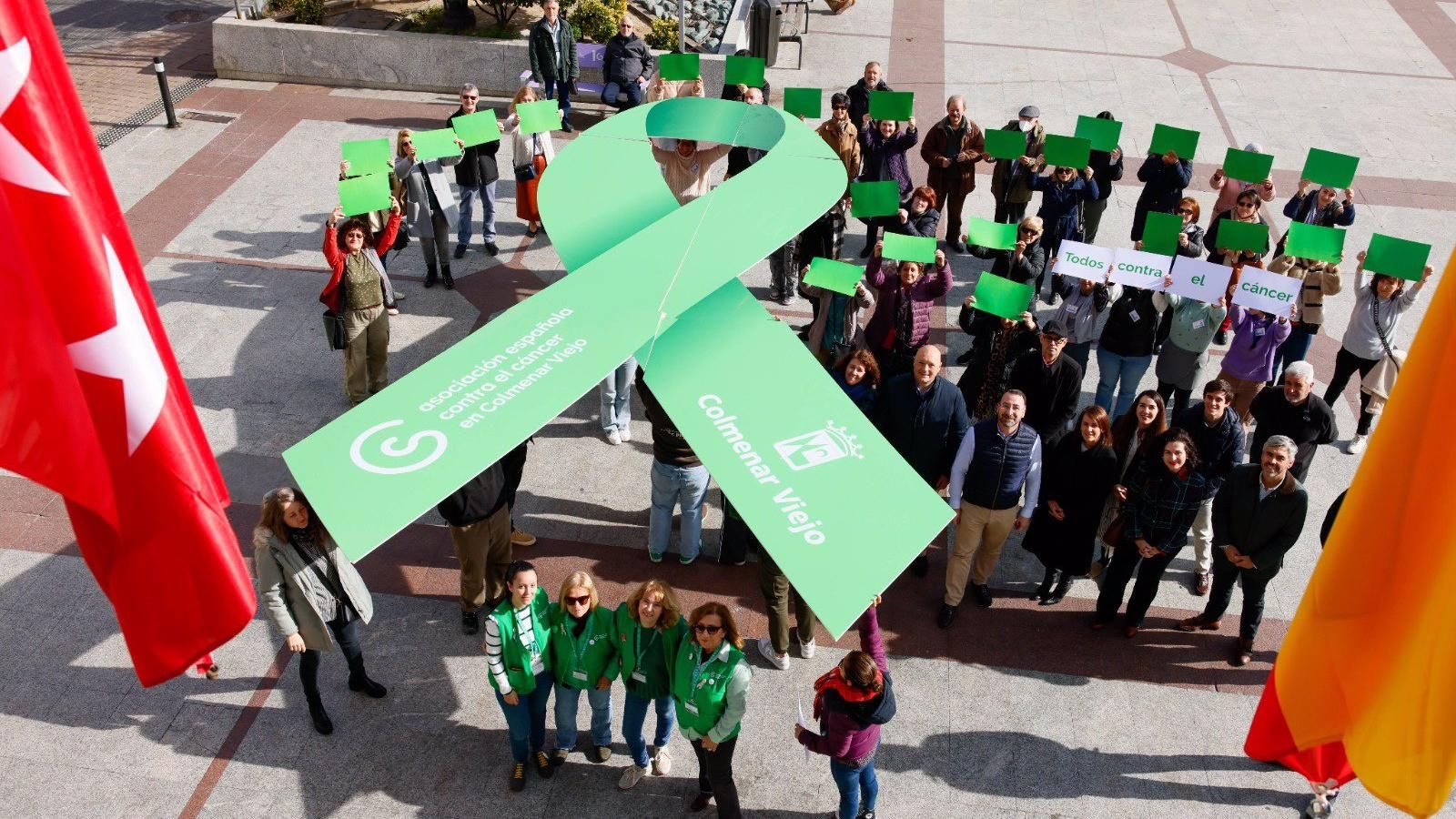 Colmenar celebra el Día Mundial Contra el Cáncer con un gran lazo humano