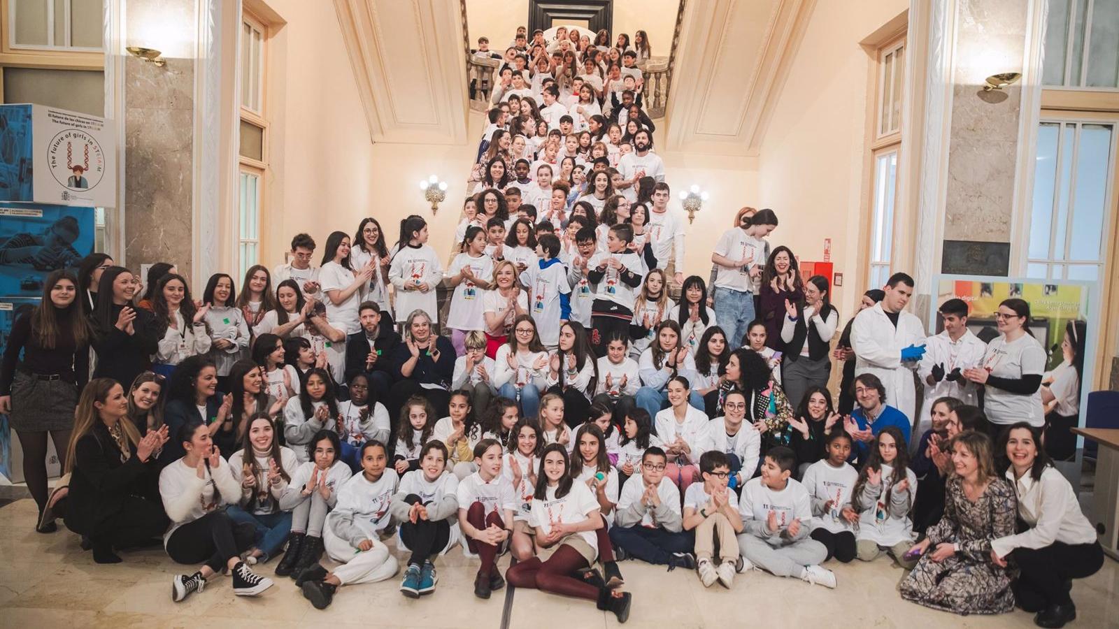 Dos colegios de la región participan en la 'Feria niñas en pie de ciencia'