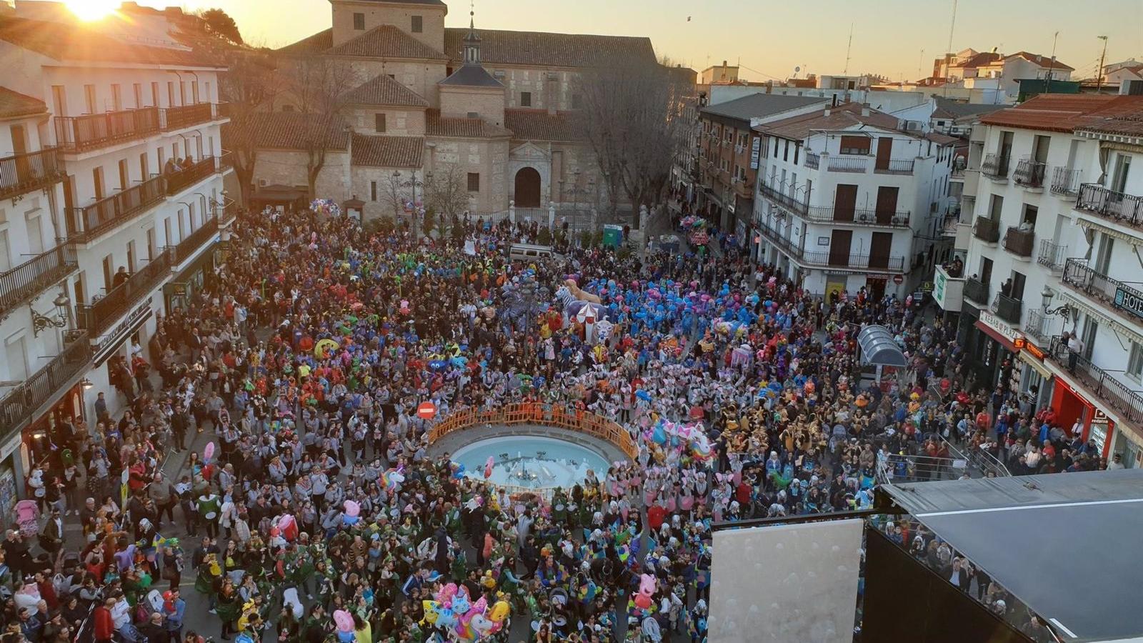 La hostelería argandeña apoya el Carnaval del municipio a través del patrocinio del desfile para adultos