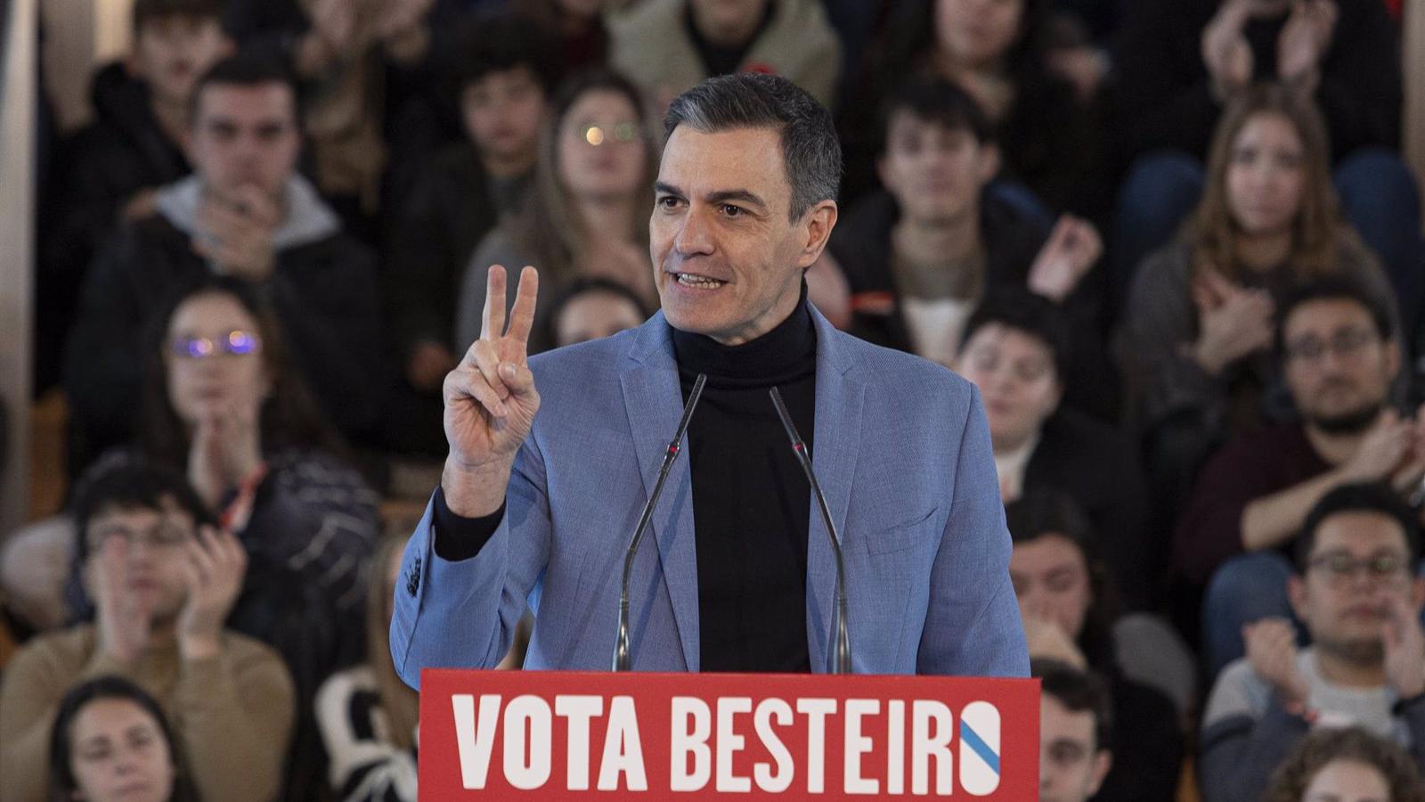 Sánchez traslada a los agricultores que "el Gobierno está con el campo" y respalda al ministro Planas