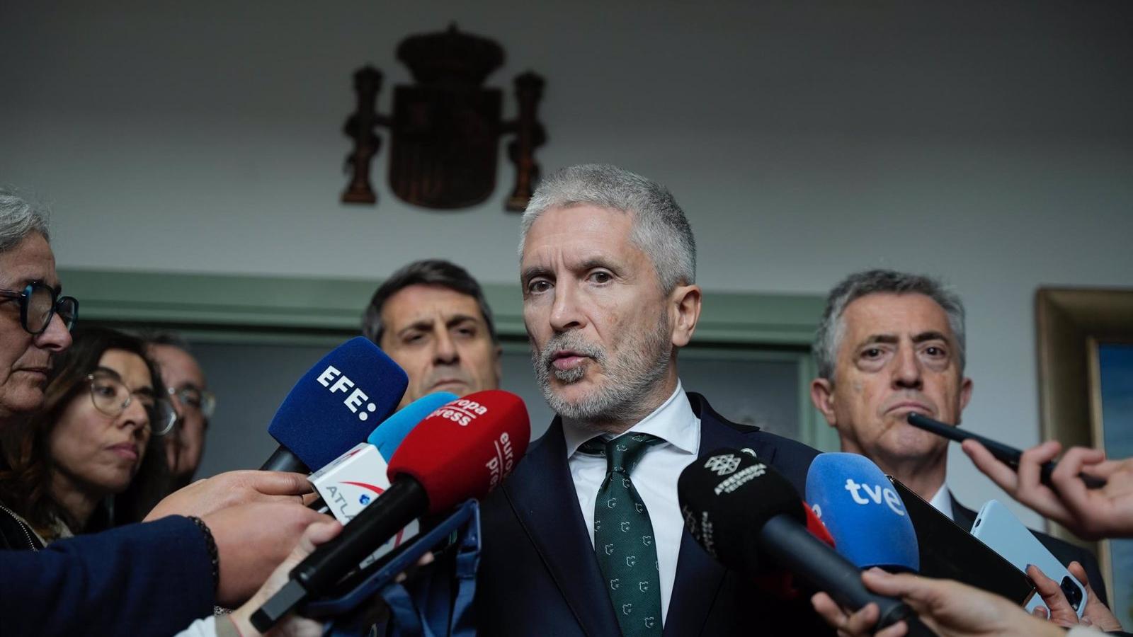 Díaz Ayuso pide la dimisión o el cese de Marlaska tras la muerte de los agentes