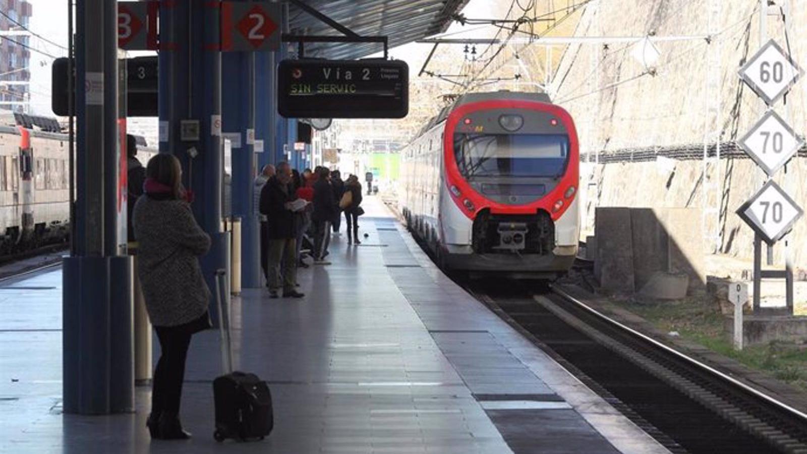 Retrasos en líneas C-7 y C-8 de Cercanías por avería por una avería entre Pitis y Pinar de las Rozas