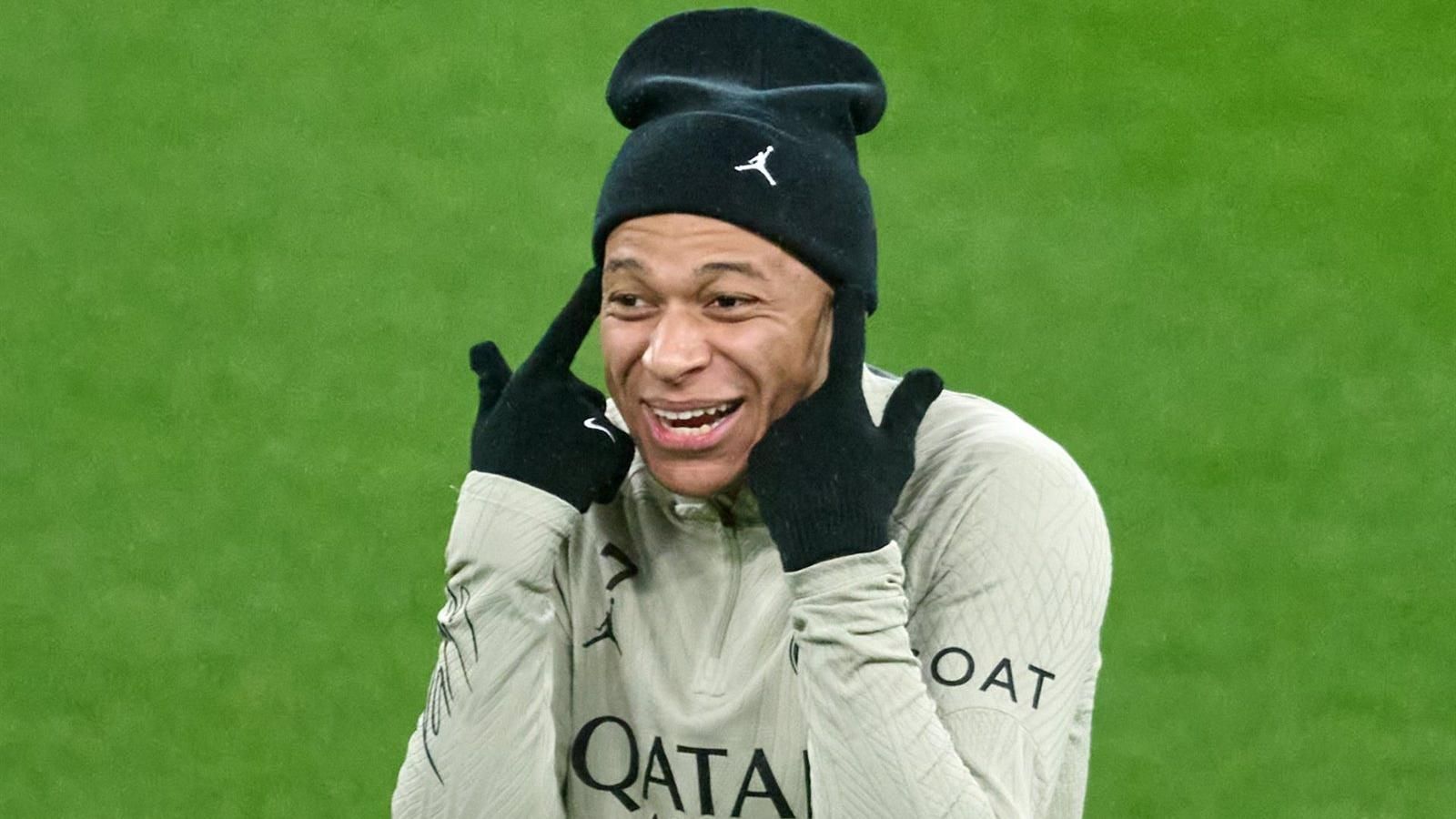 El delantero Kylian Mbappé comunica al PSG que saldrá del club este verano, según medios franceses