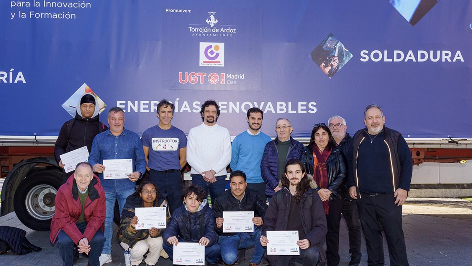 Torrejón y UGT entregan los diplomas a alumnos del curso sobre energía solar fotovoltaica