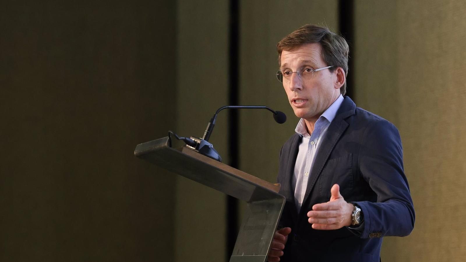 Martínez-Almeida pide a la izquierda que pida disculpas por el "pato fake" de la 'mascletà'