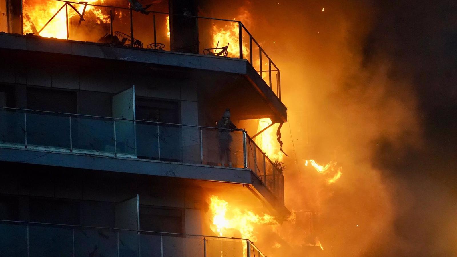 La Comunidad ofrece a Valencia los recursos de la región por el incendio de Campanar