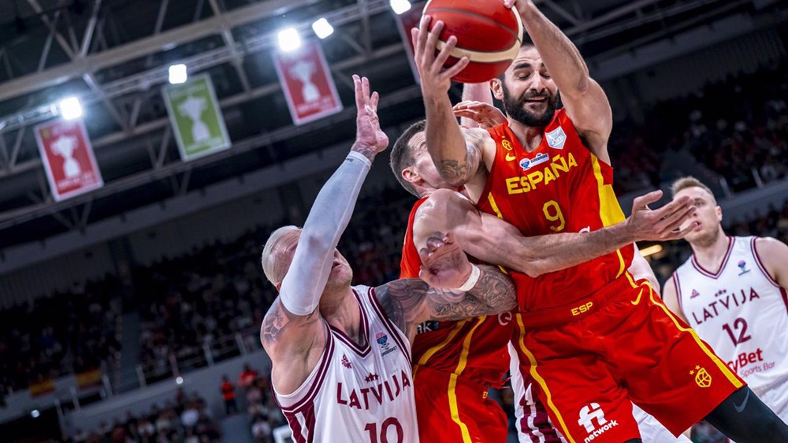 España flojea ante Letonia en el regreso de Ricky Rubio