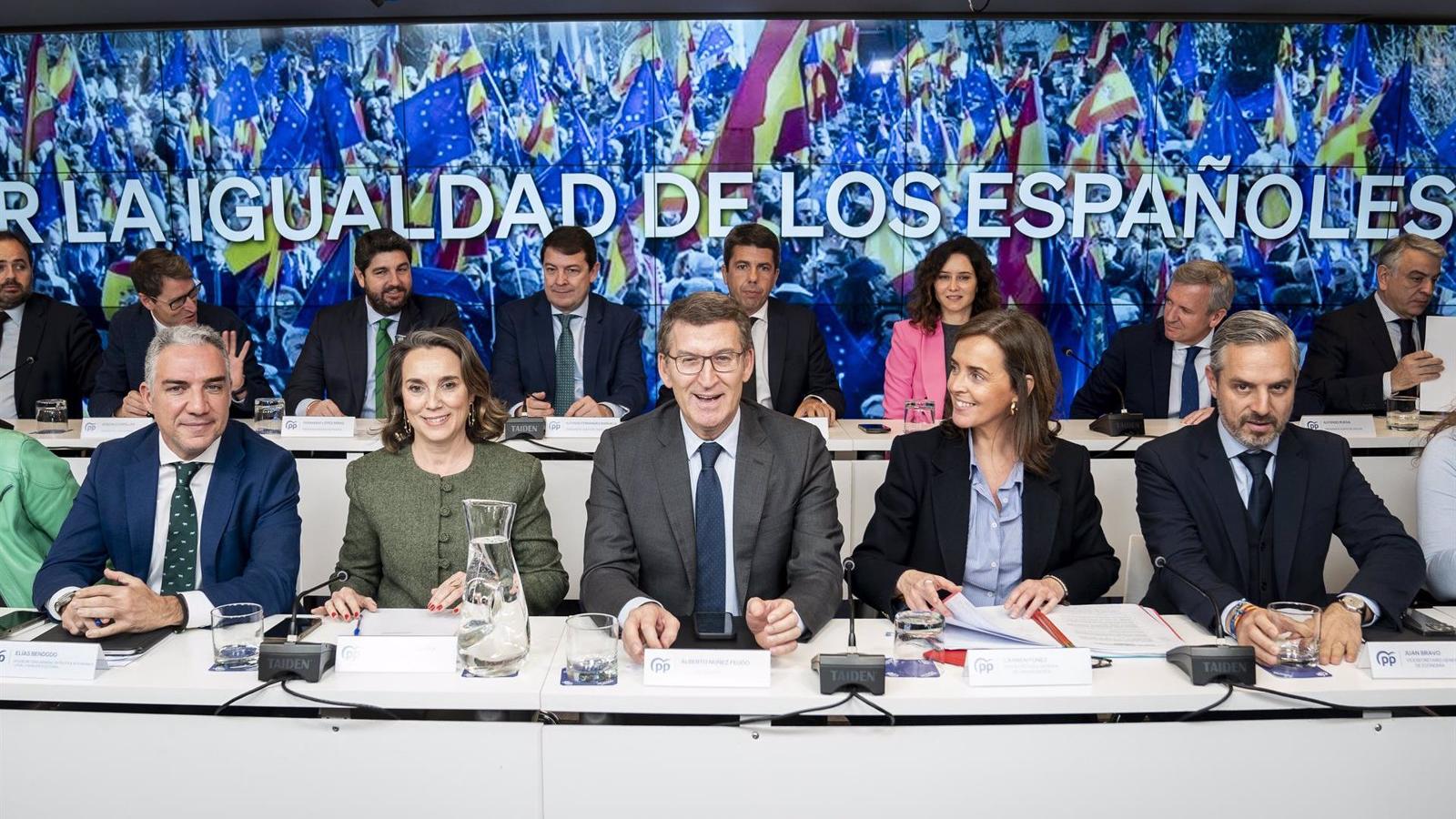 Alberto Núñez Feijóo lidera la lucha del PP contra la corrupción en el Gobierno