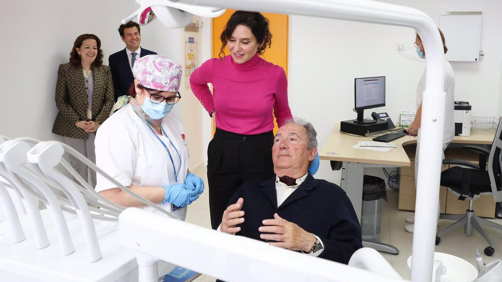 Los mayores de 80 años ya pueden beneficiarse de los tratamientos de salud bucodental gratuitos en la región