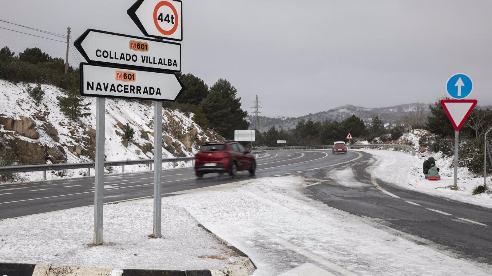 Cadenas obligatorias en todos los puertos de montaña de la región por la nieve excepto en La Paradilla y Cruz Verde
