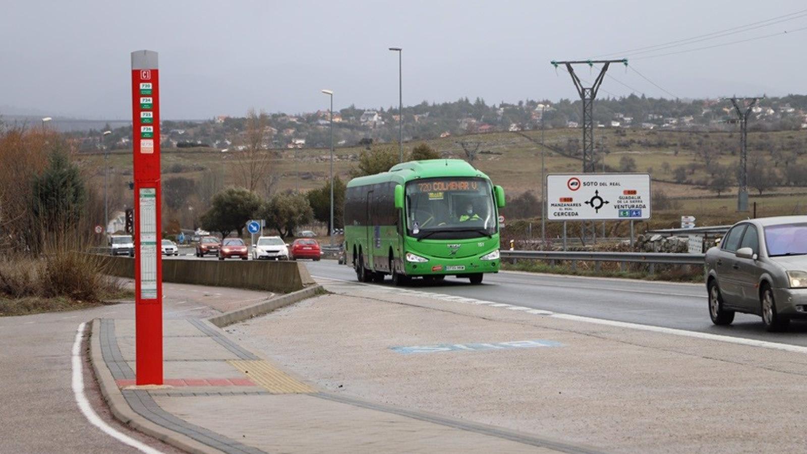 Los autobuses interurbanos 581, 313 y 720 añaden nuevas rutas para reforzar la hora punta
