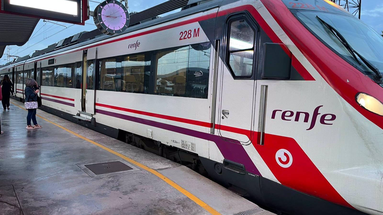 El PP pide explicaciones a Óscar Puente y a Renfe por los "escandalosos" retrasos de los trenes Avril