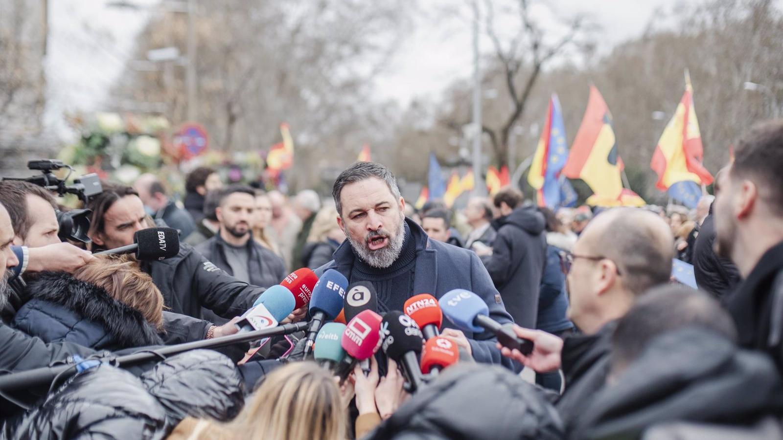 Abascal: "Lo que sorprende es que el PP esté aquí con los españoles y el miércoles esté en Bruselas con Bolaños"