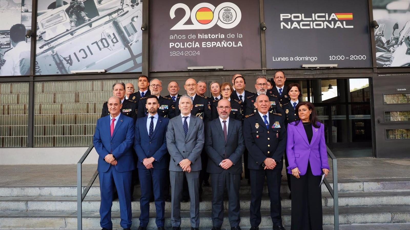 Marlaska inaugura la exposición por los 200 años de la Policía, una institución "crucial e indispensable"