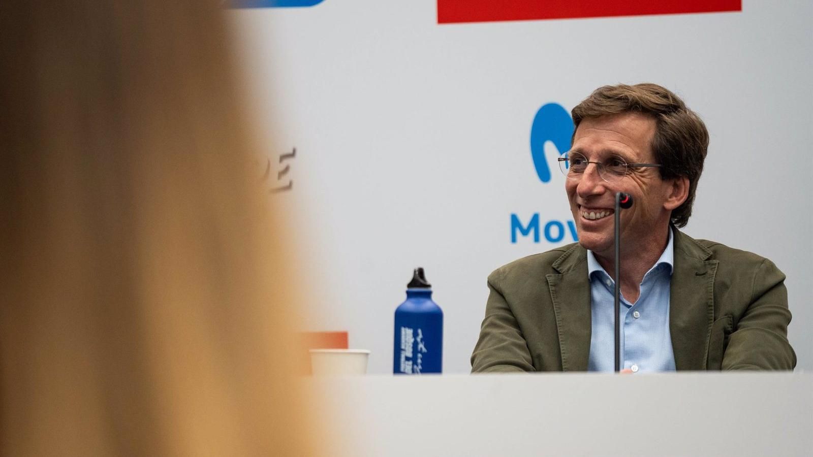 Martínez-Almeida: "Buscaremos la mejor solución para el Rayo y su afición"