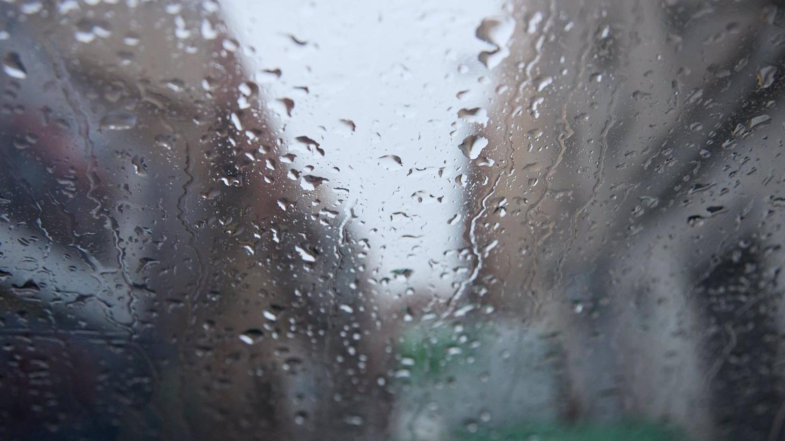  El viento y la lluvia provocan en la capital más de 100 salidas de los Bomberos