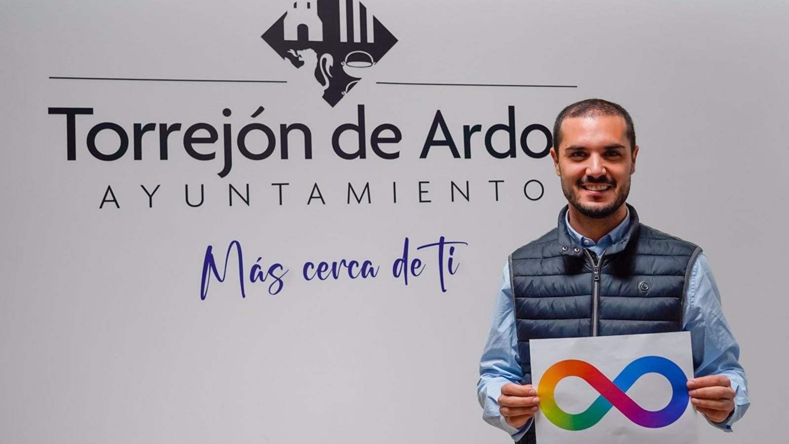 Torrejón se suma al Día Mundial de Concienciación sobre el Autismo iluminando de azul su fachada