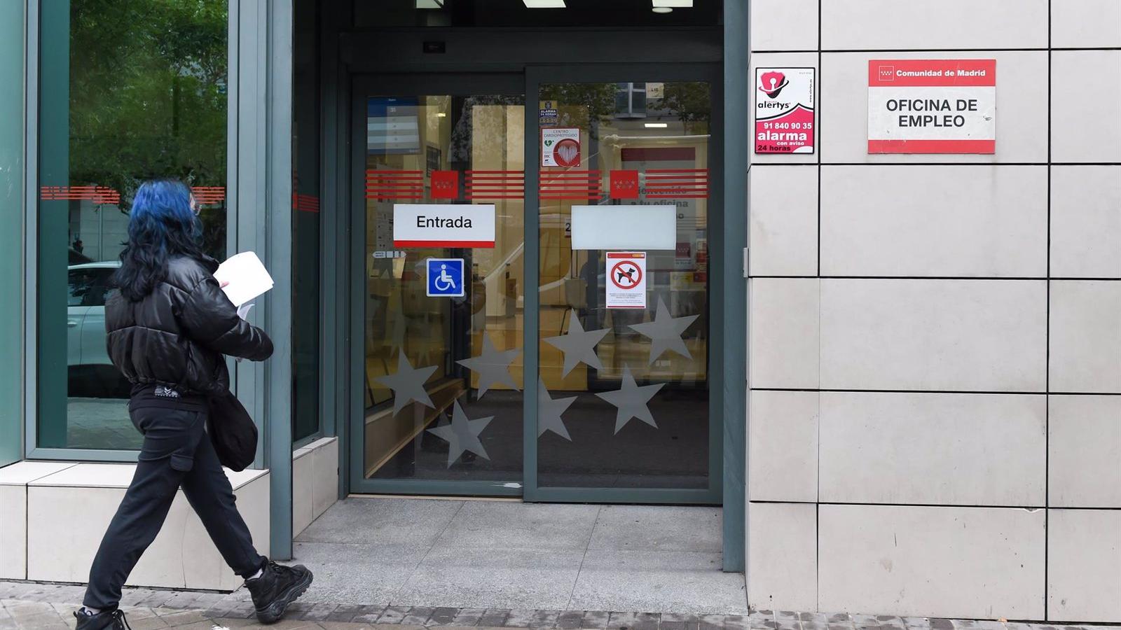 Uno de cada cuatro jóvenes tiene empleo en España, ocho puntos menos que en la UE