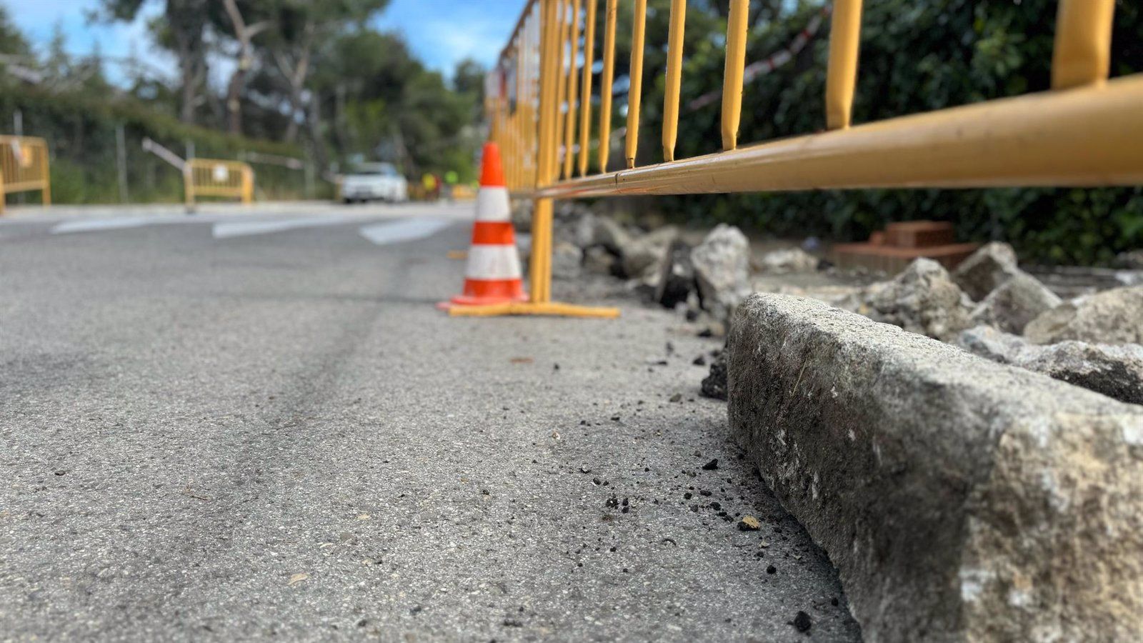 Las Rozas retira 36 postes de baja tensión y comunicaciones en la urbanización Veracruz