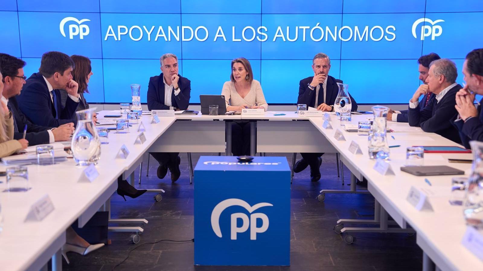 'Génova' moviliza a sus CCAA para contraponer la "asfixia fiscal" de Sánchez a las bajada de impuestos de sus 'barones'