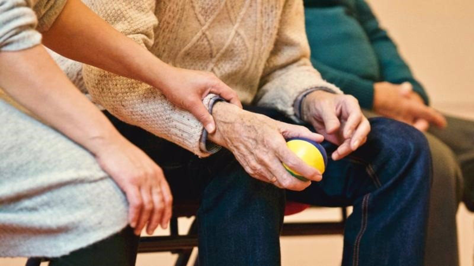 Luz verde a 2,4 millones para financiar 445 plazas para personas mayores dependientes