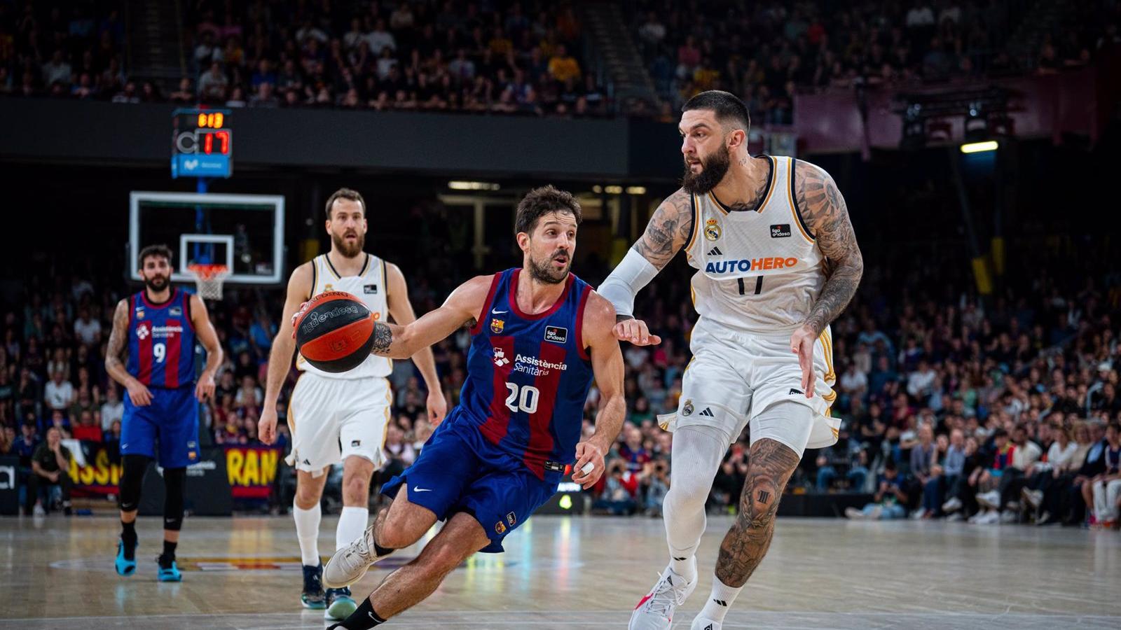 El Real Madrid cae ante el Barça por seis puntos