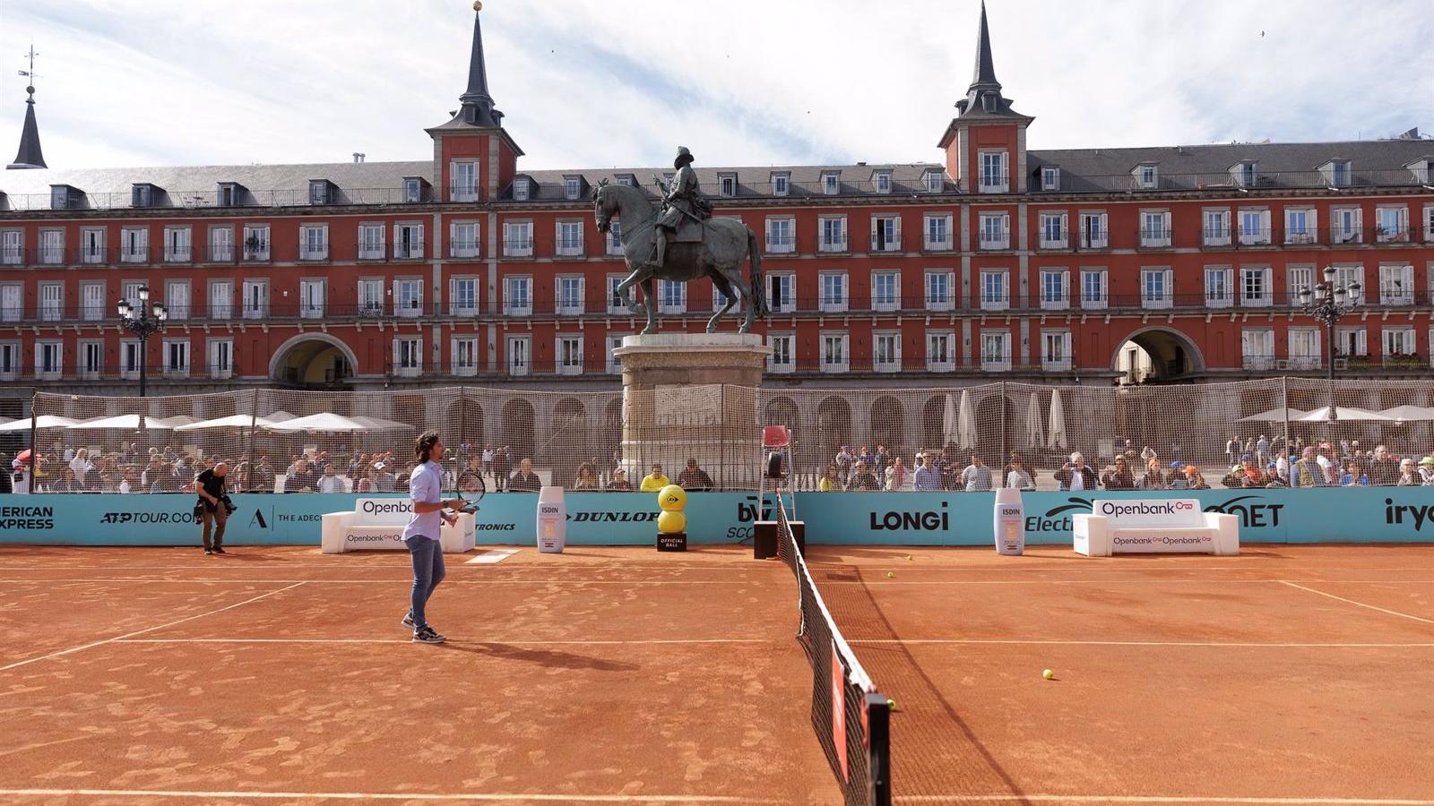 El Mutua Madrid Open lleva el tenis a la Plaza Mayor e invita a los madrileños a jugar