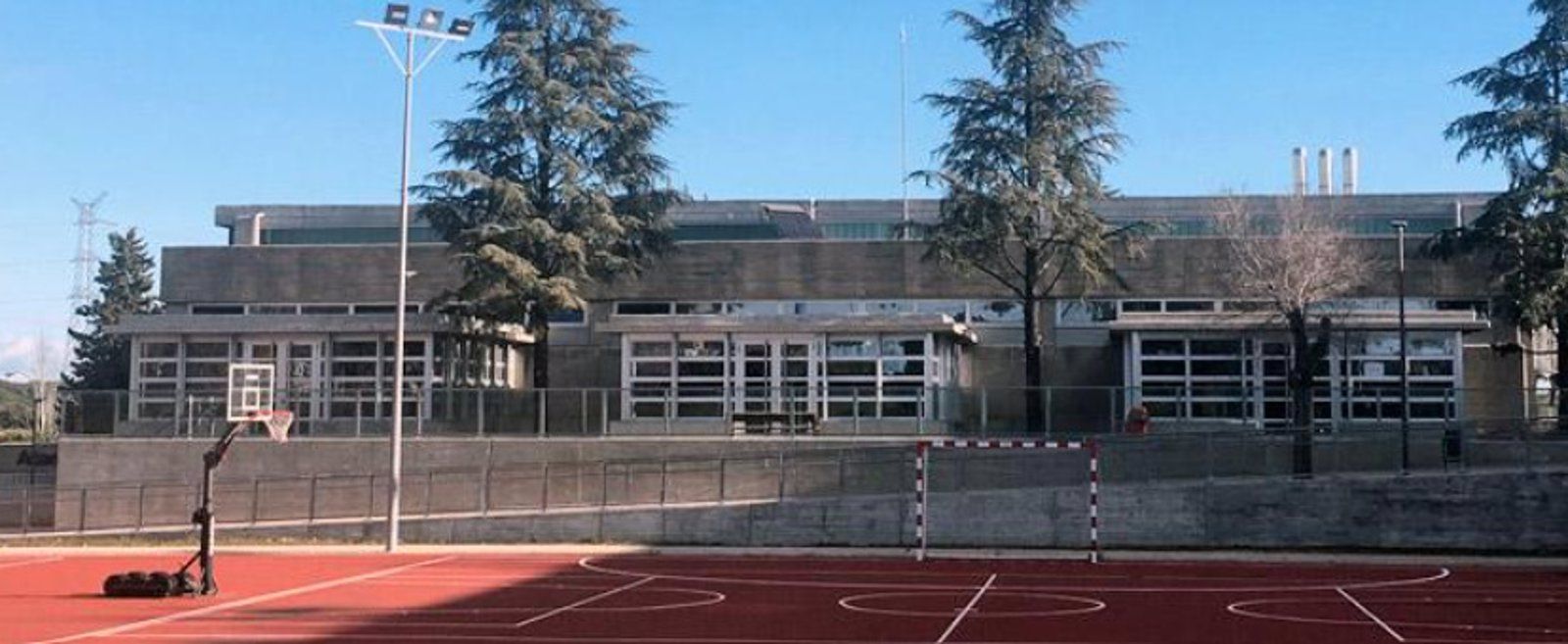 Familias afectadas por el cierre de una residencia y centro de día de Pozuelo piden que no se separen a los usuarios