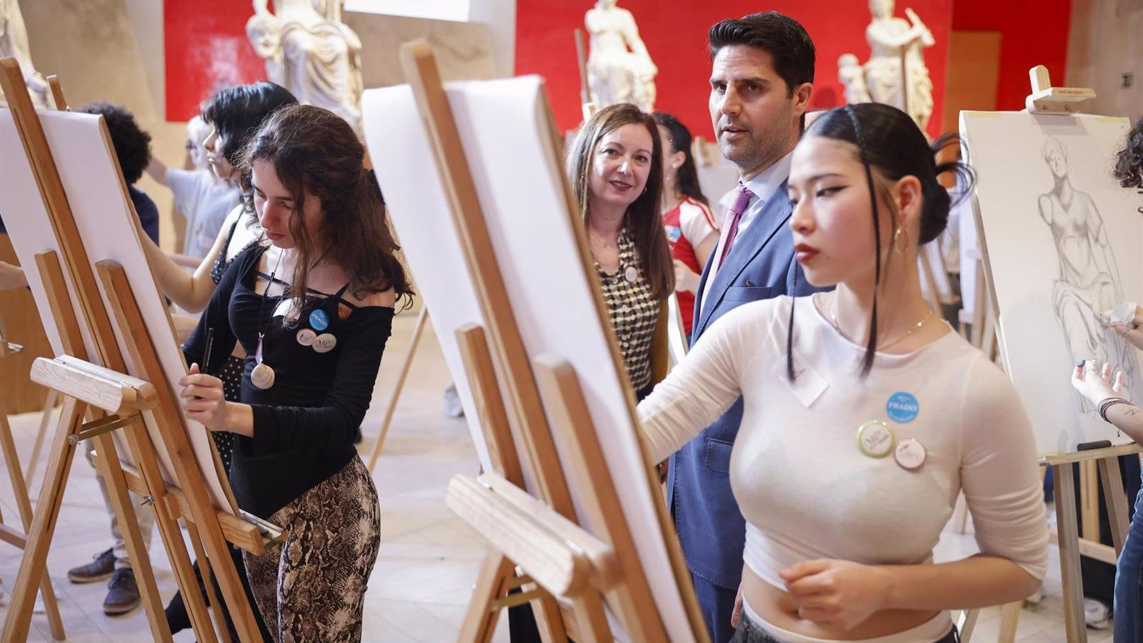 Estudiantes de Bachillerato participan en la Olimpiada de Dibujo en el Prado