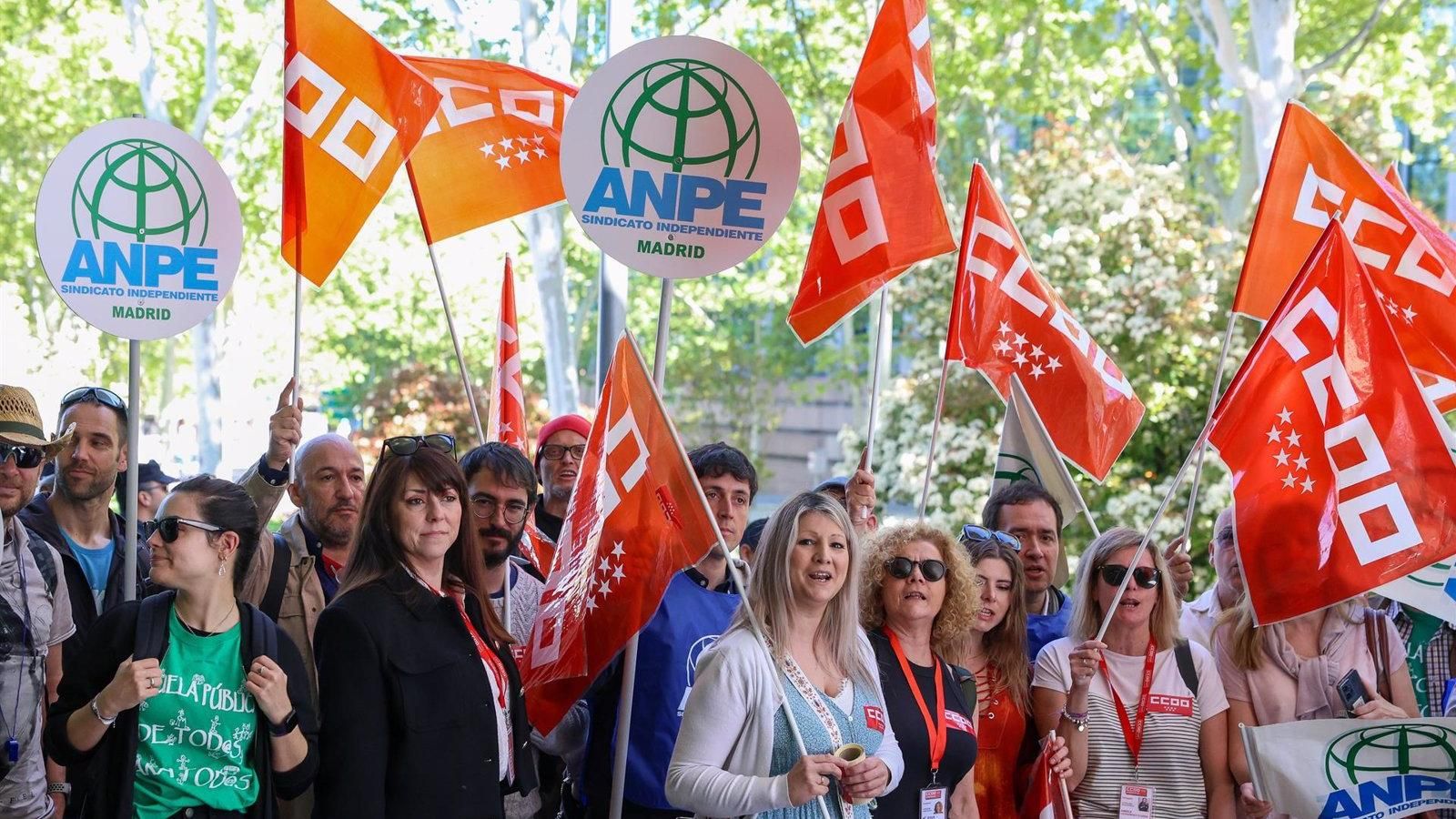 Sindicatos educativos calientan motores antes de la huelga con una concentración este lunes frente a la Consejería