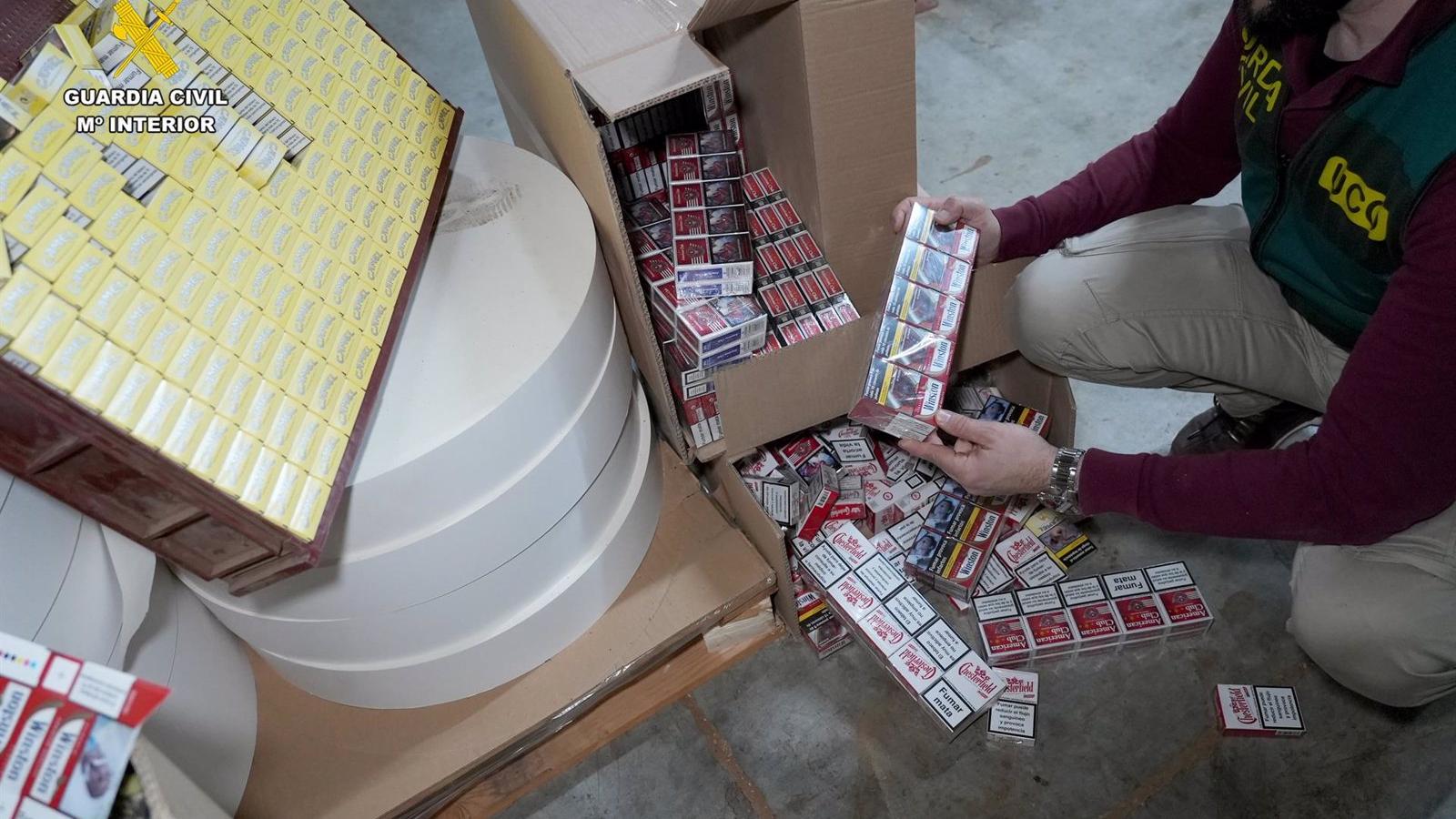 Una operación de la Guardia Civil desmantela una fábrica ilegal de tabaco en Humanes