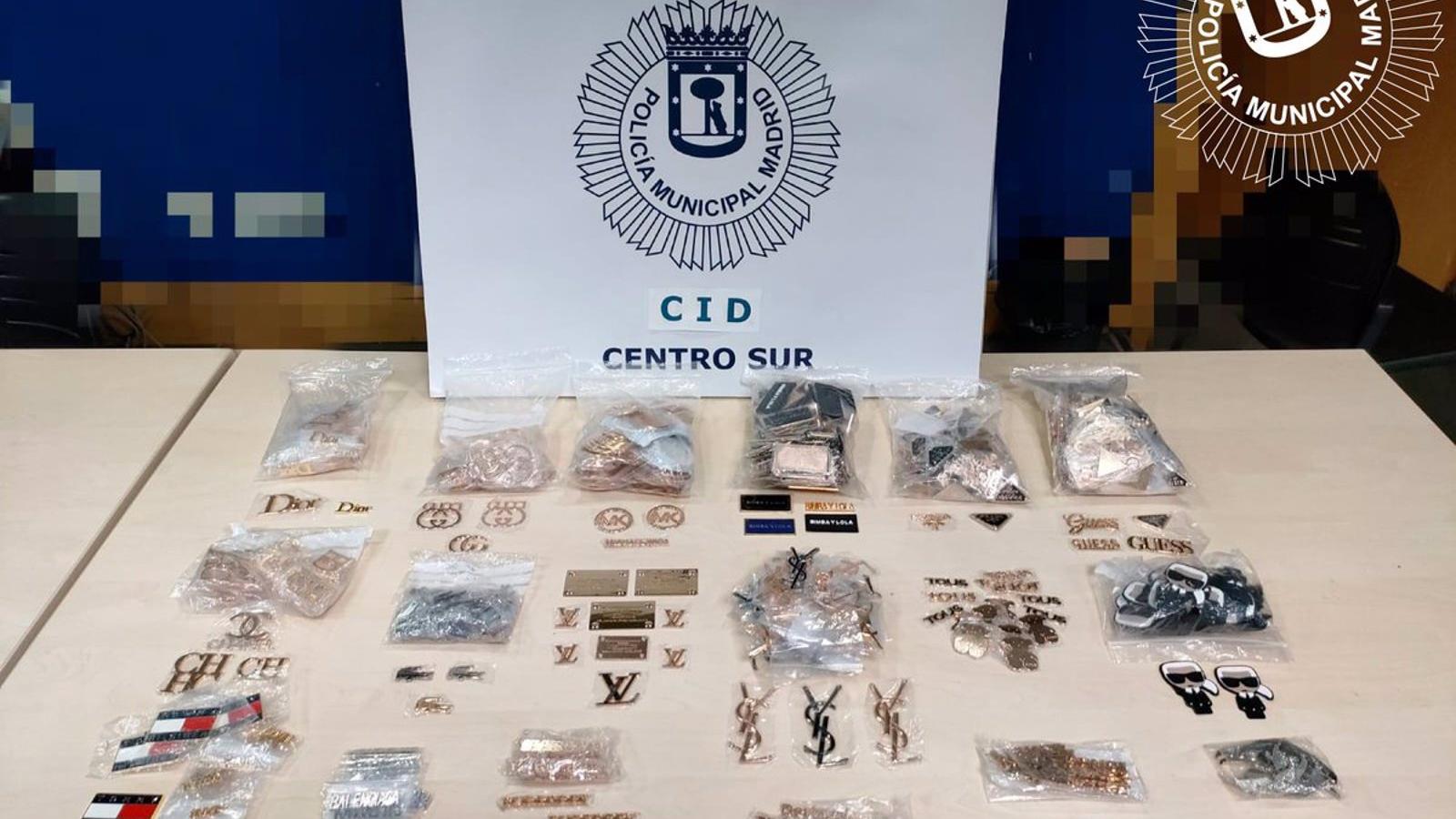 Detenido en Madrid con 1.400 insignias falsas