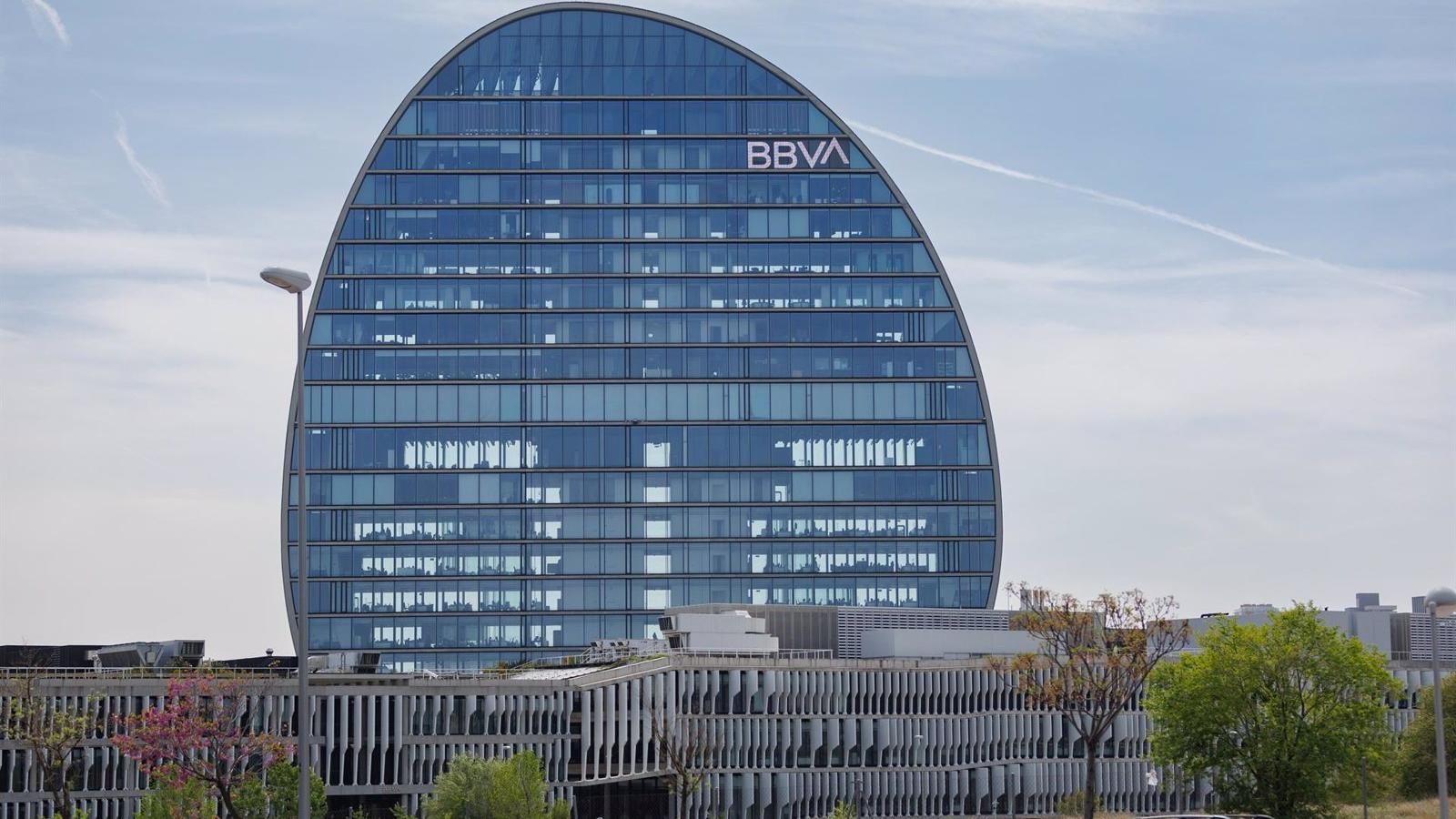 BBVA analiza fusionarse con Sabadell