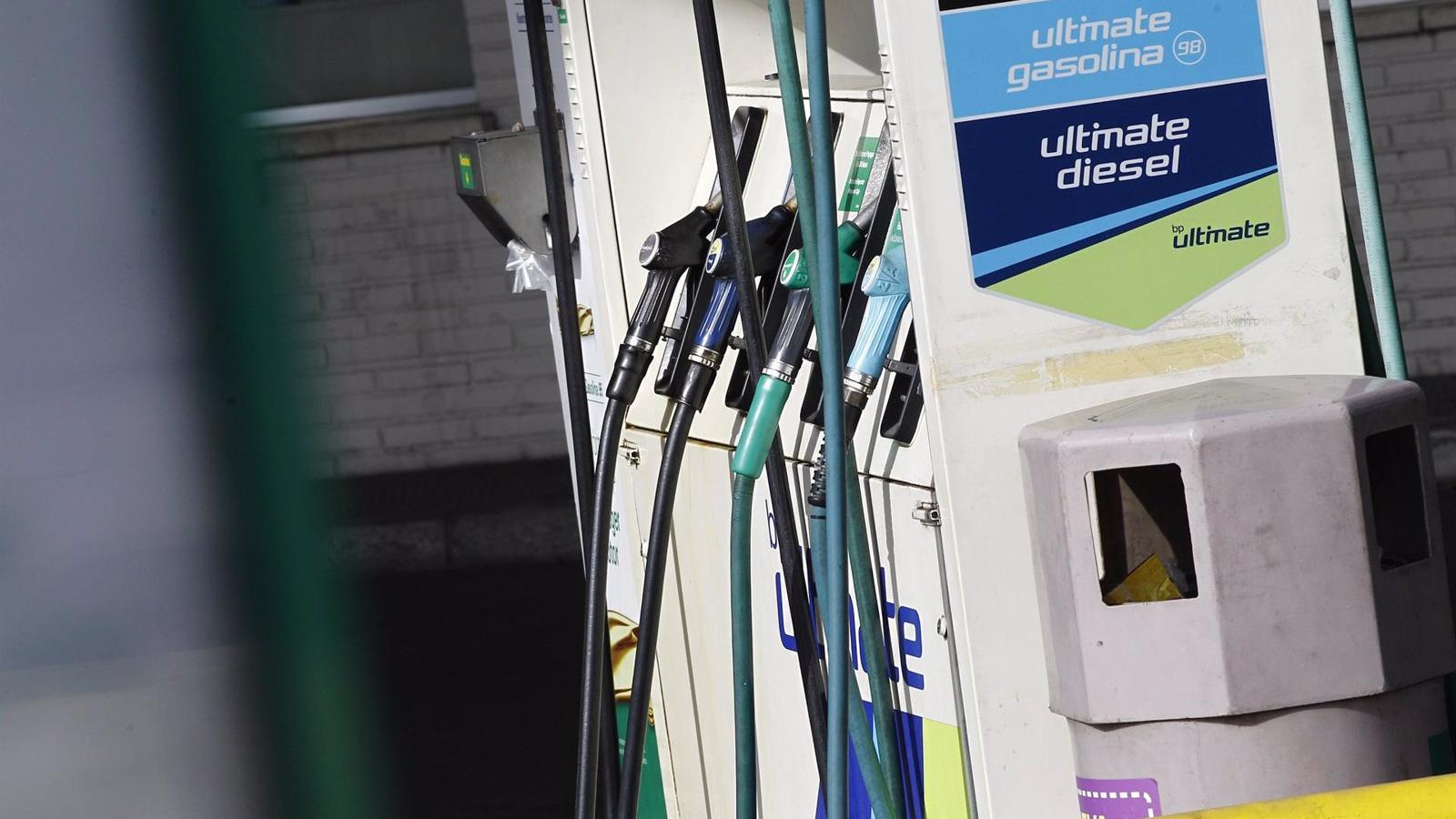 Sube el precio de la gasolina y baja el del diésel en España