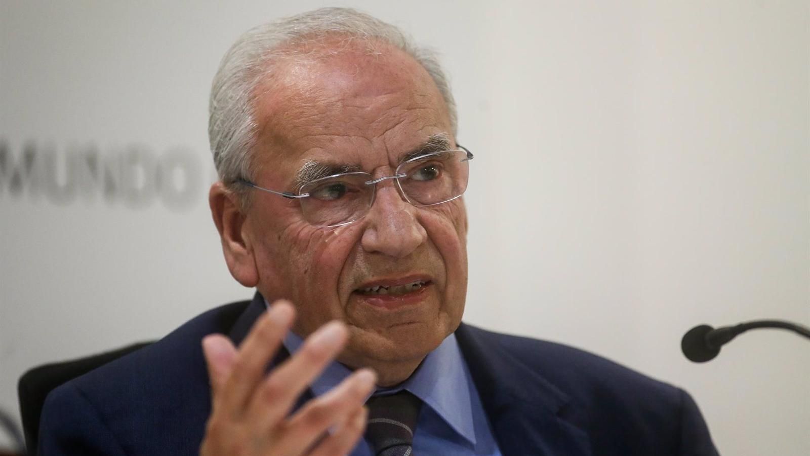 Alfonso Guerra critica a Sánchez por su gestión autocrática
