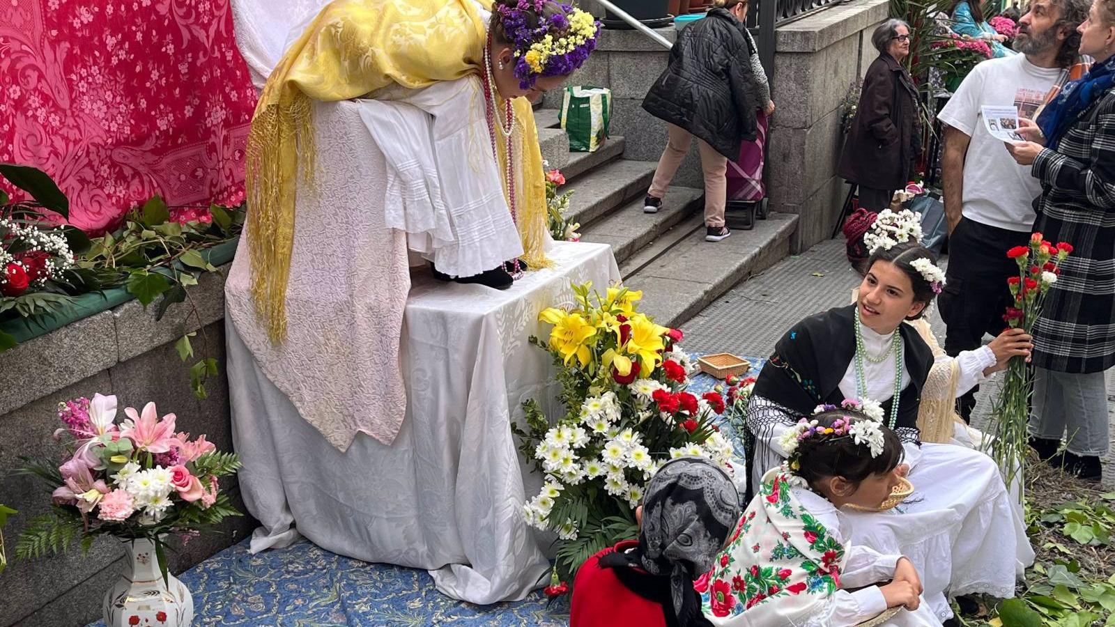 Lavapiés celebra la llegada de la primavera con las Mayas