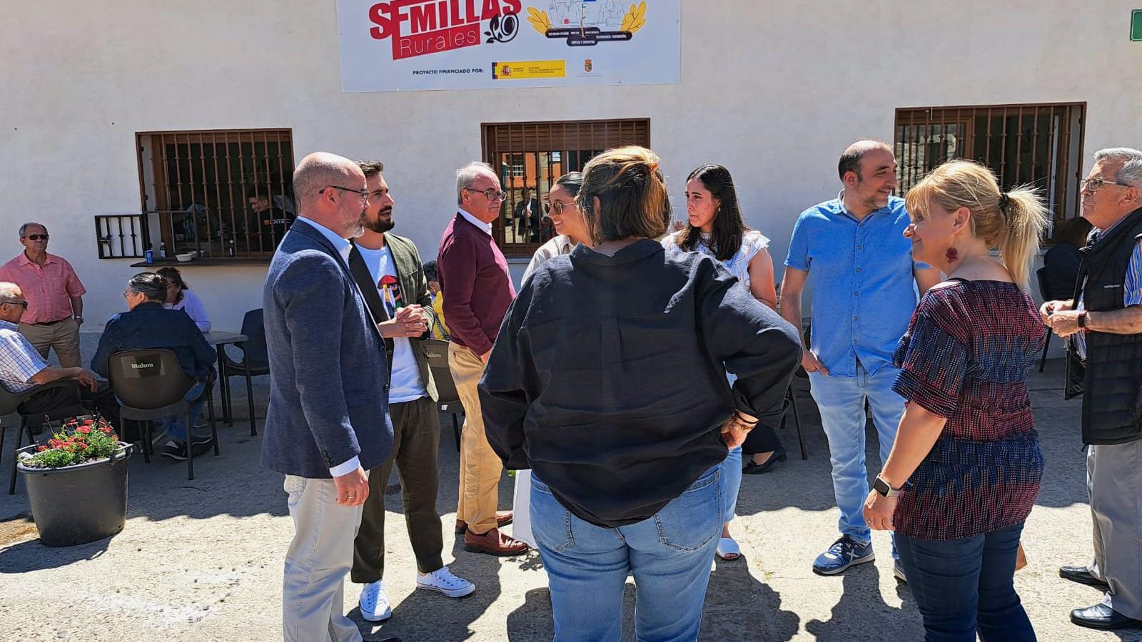 El bar de Las Navas reabre como un proyecto juvenil