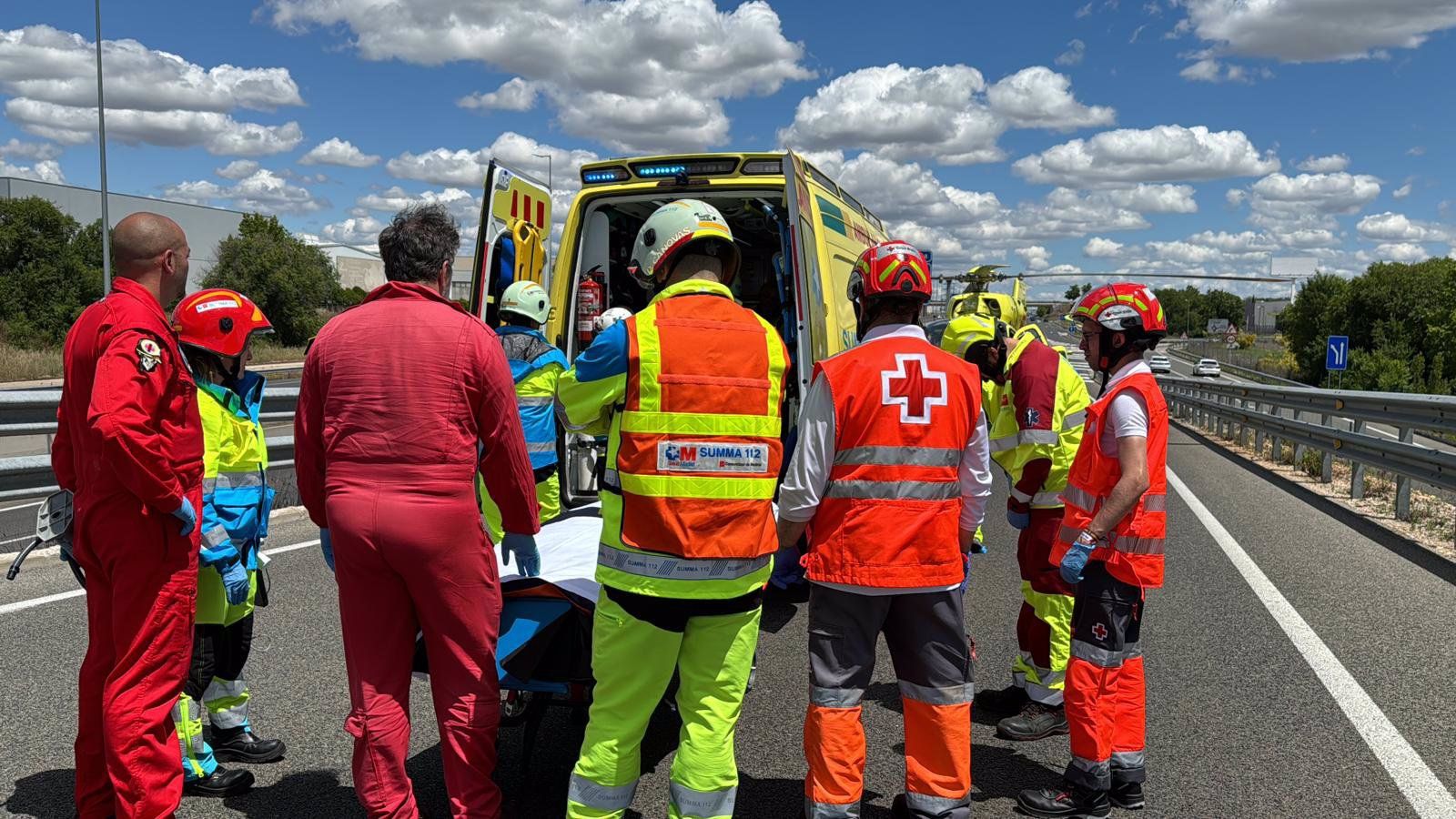 Un motorista sufre la semiamputación de una pierna en accidente en Alcalá de Henares