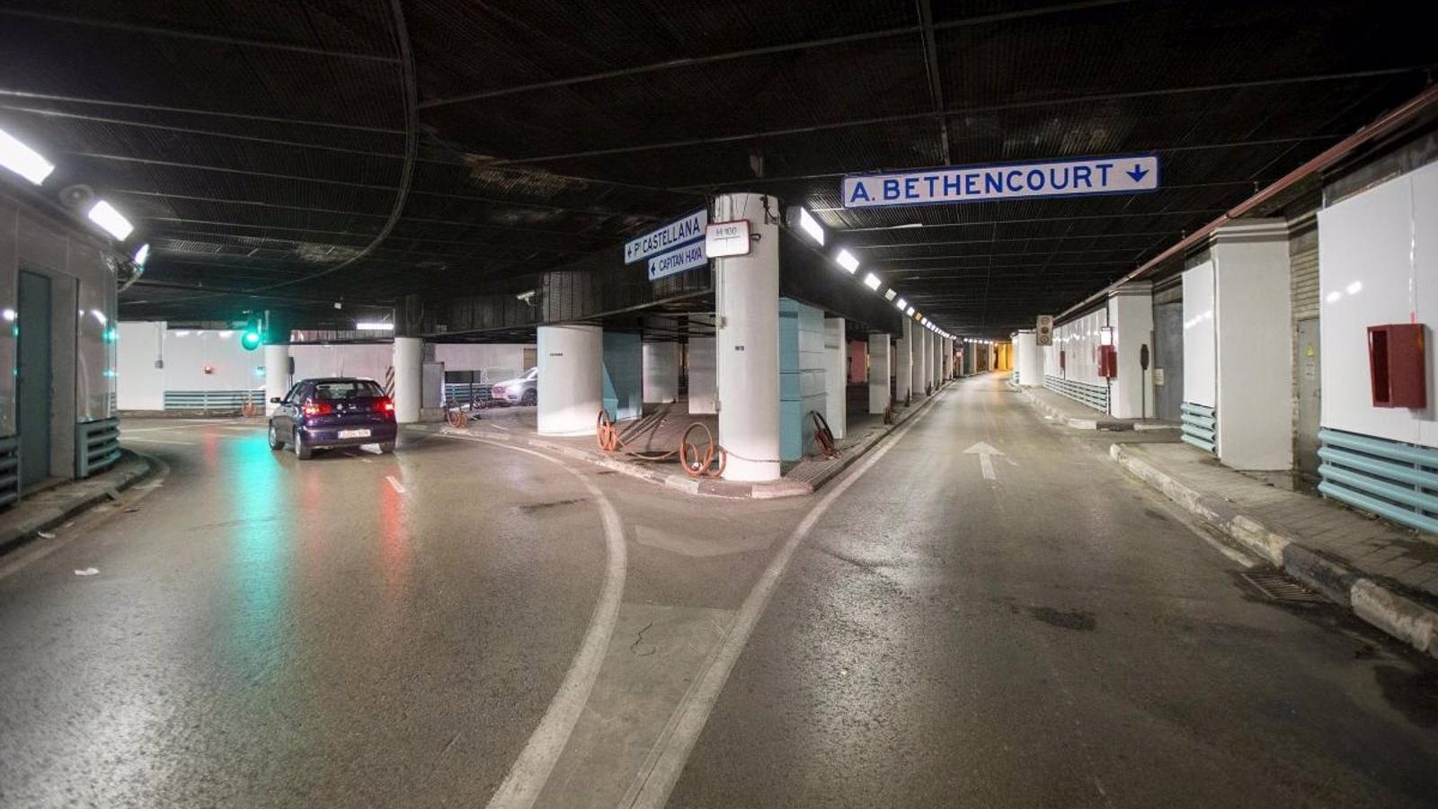Un incendio en el túnel de Azca provoca atascos en Madrid