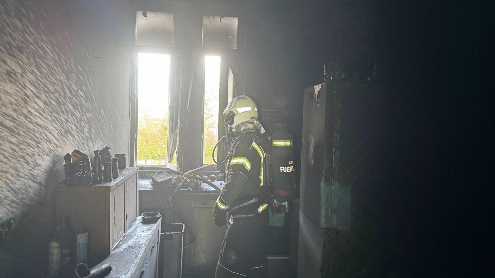 Herido leve un hombre al saltar por la ventana para escapar de un incendio en Fuenlabrada