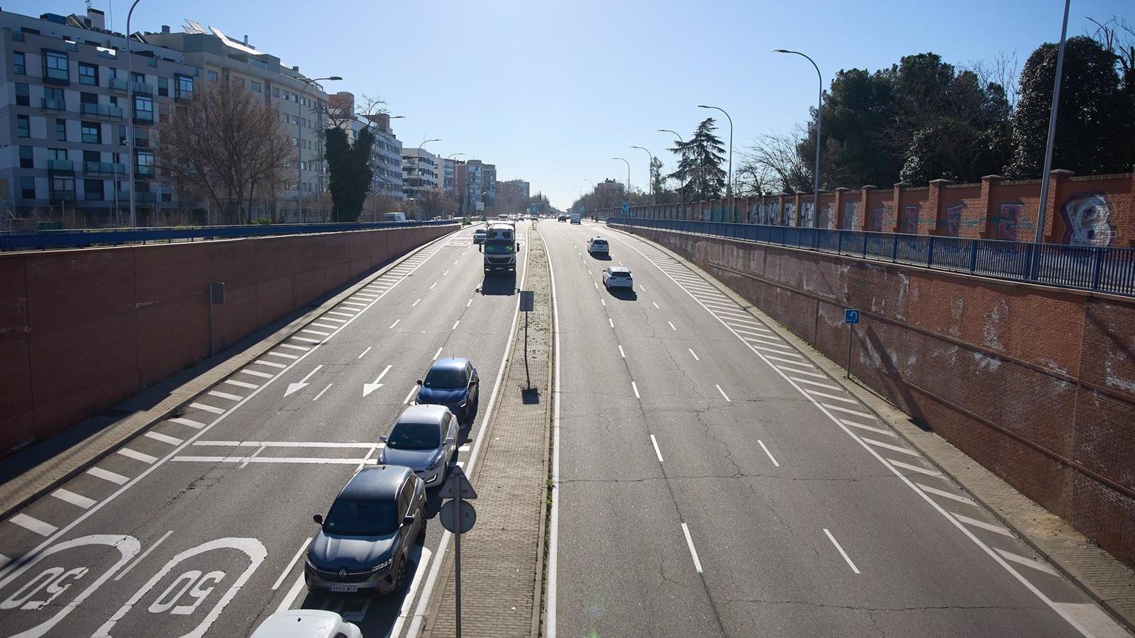 Almeida garantiza a los vecinos de Campamento el soterramiento de la A-5 hasta la M-40