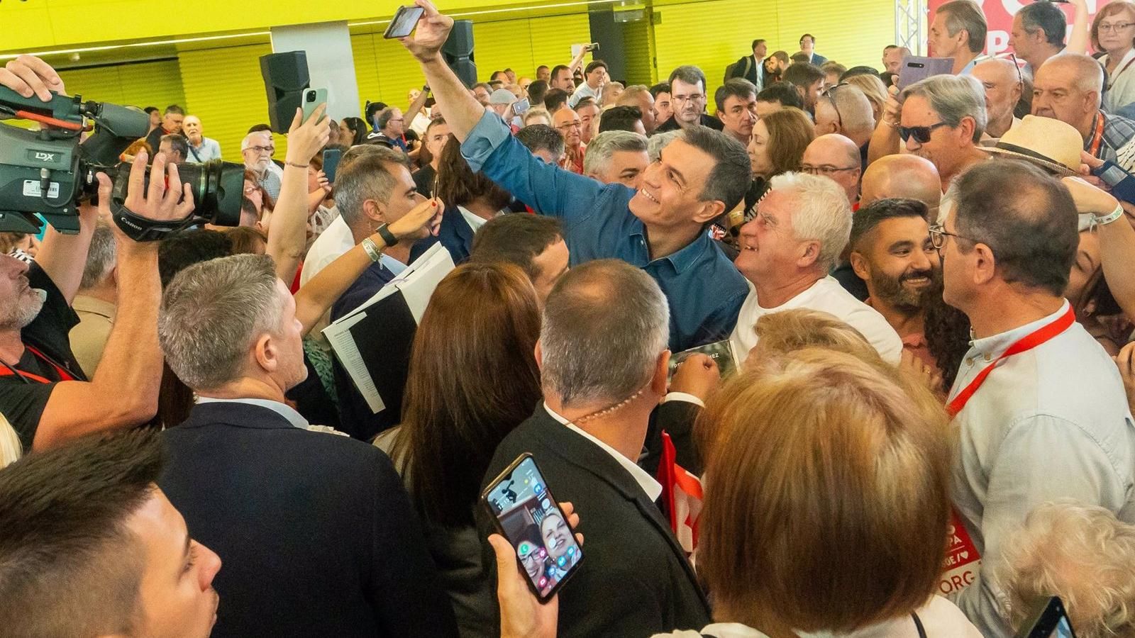 Sánchez acusa a Feijóo de rechazar los fondos europeos y cuestiona su lealtad a España