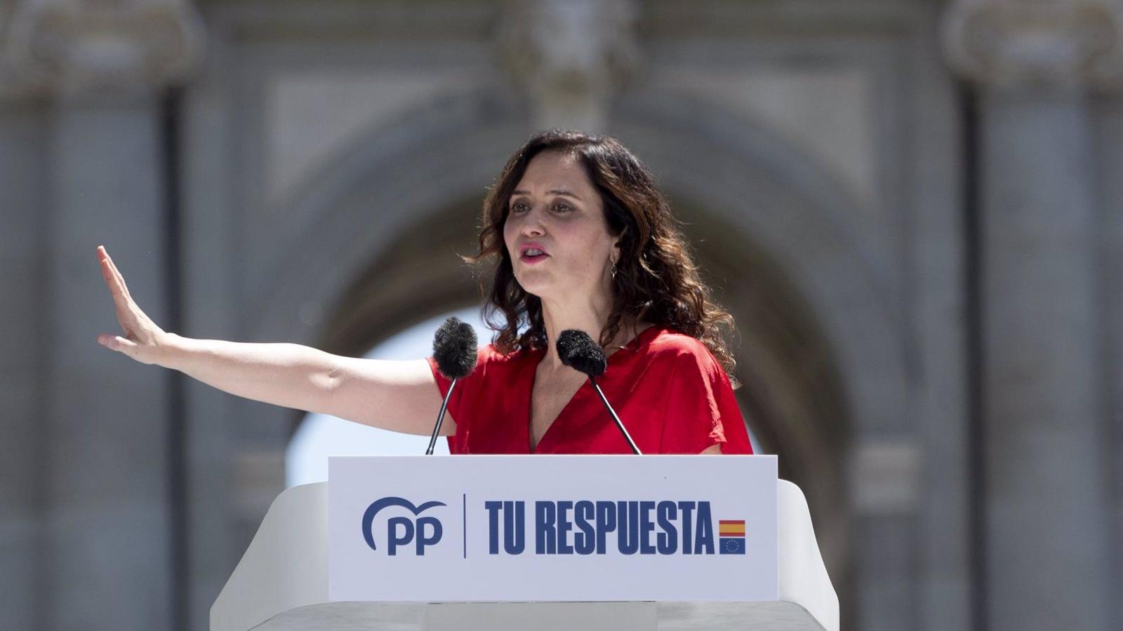 Ayuso denuncia el trato "salvaje" que está recibiendo su pareja