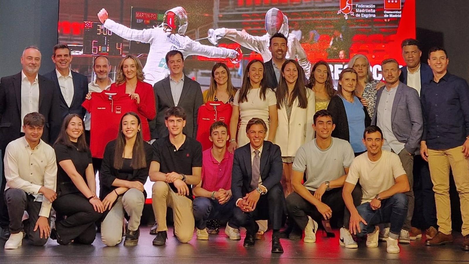 La Comunidad celebra el éxito de sus esgrimistas en el WiZink Center