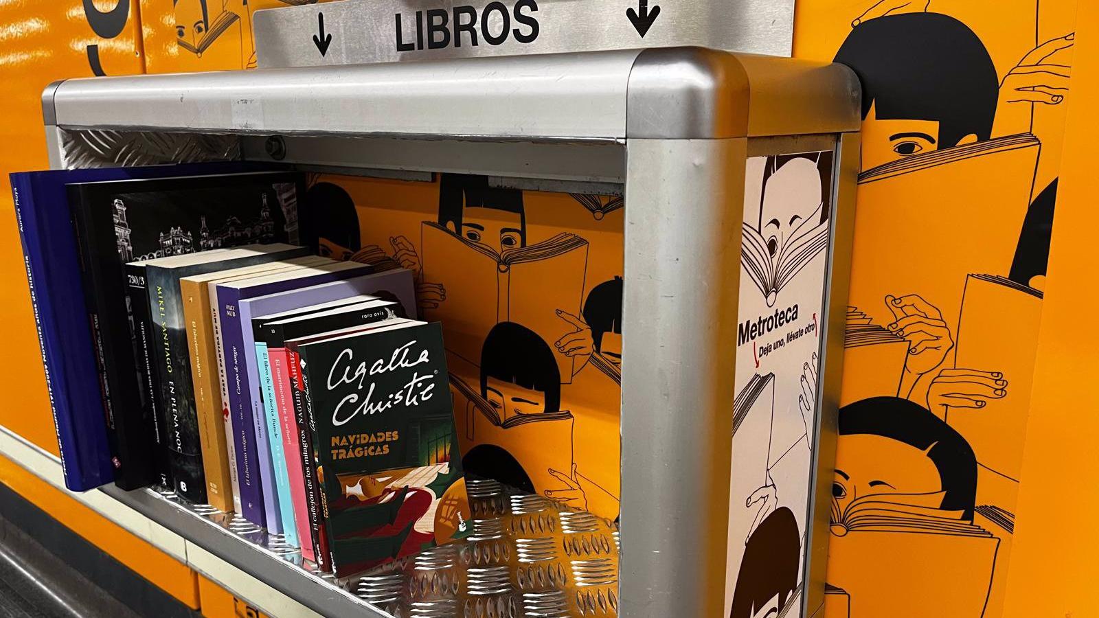 El Metro de Madrid inaugura Metrotecas en la Feria del Libro para fomentar la lectura