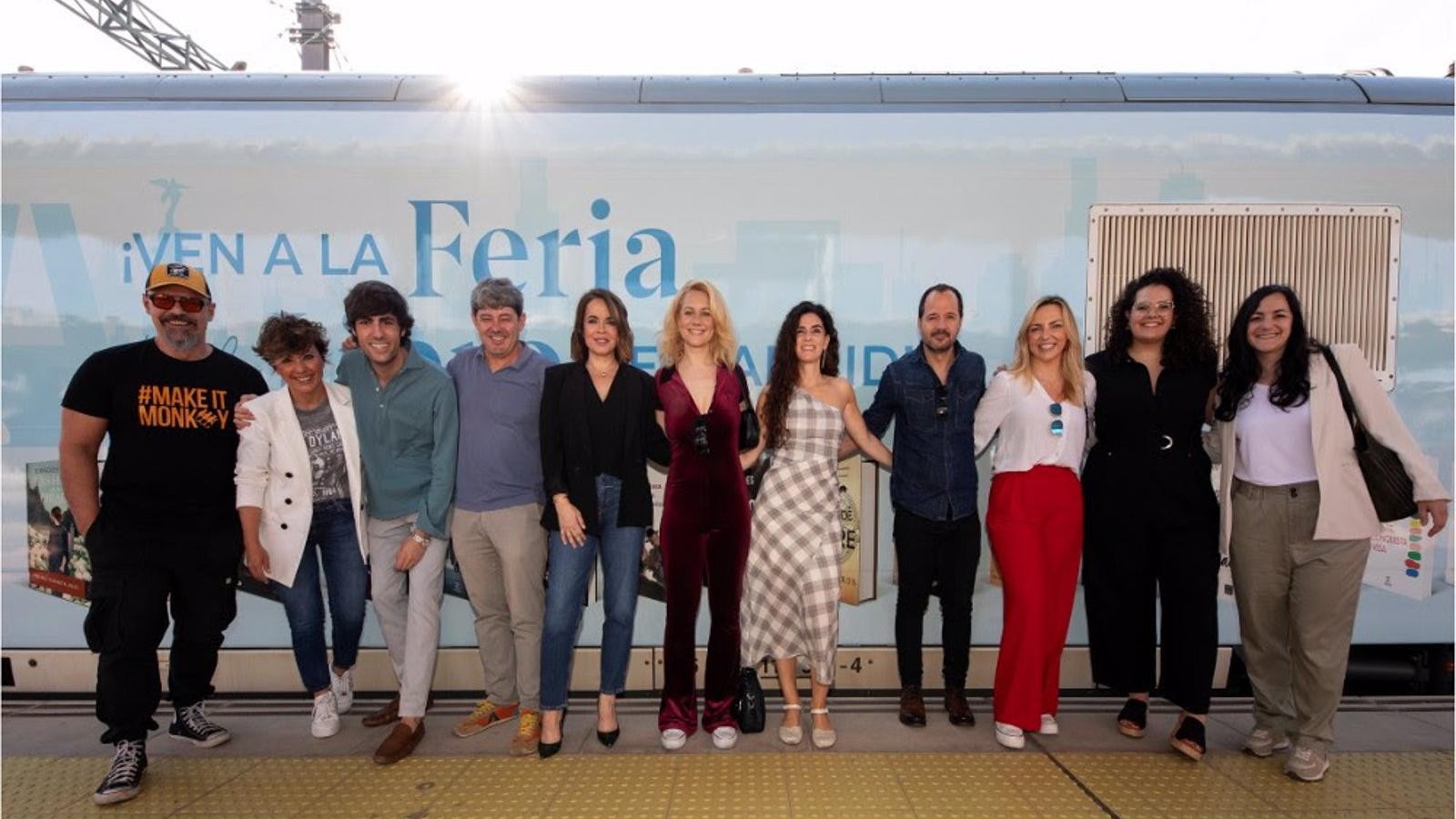 Renfe vuelve a acercar la literatura al viajero en el Tren de la Cultura como antesala de la Feria del Libro de Madrid