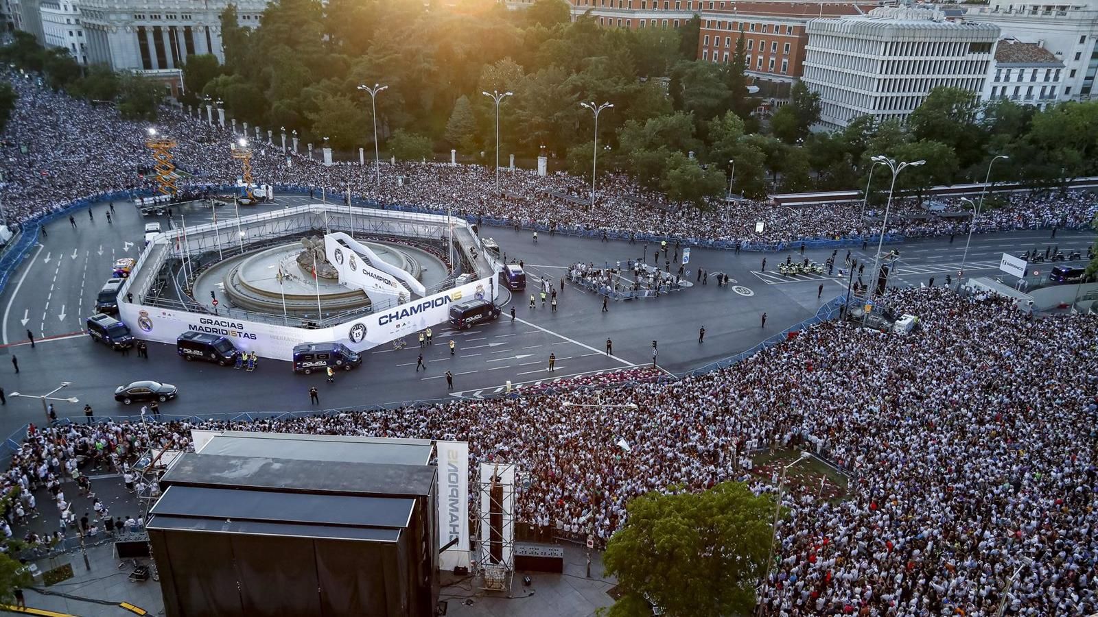 El Real Madrid celebra su 15ª Champions en Cibeles