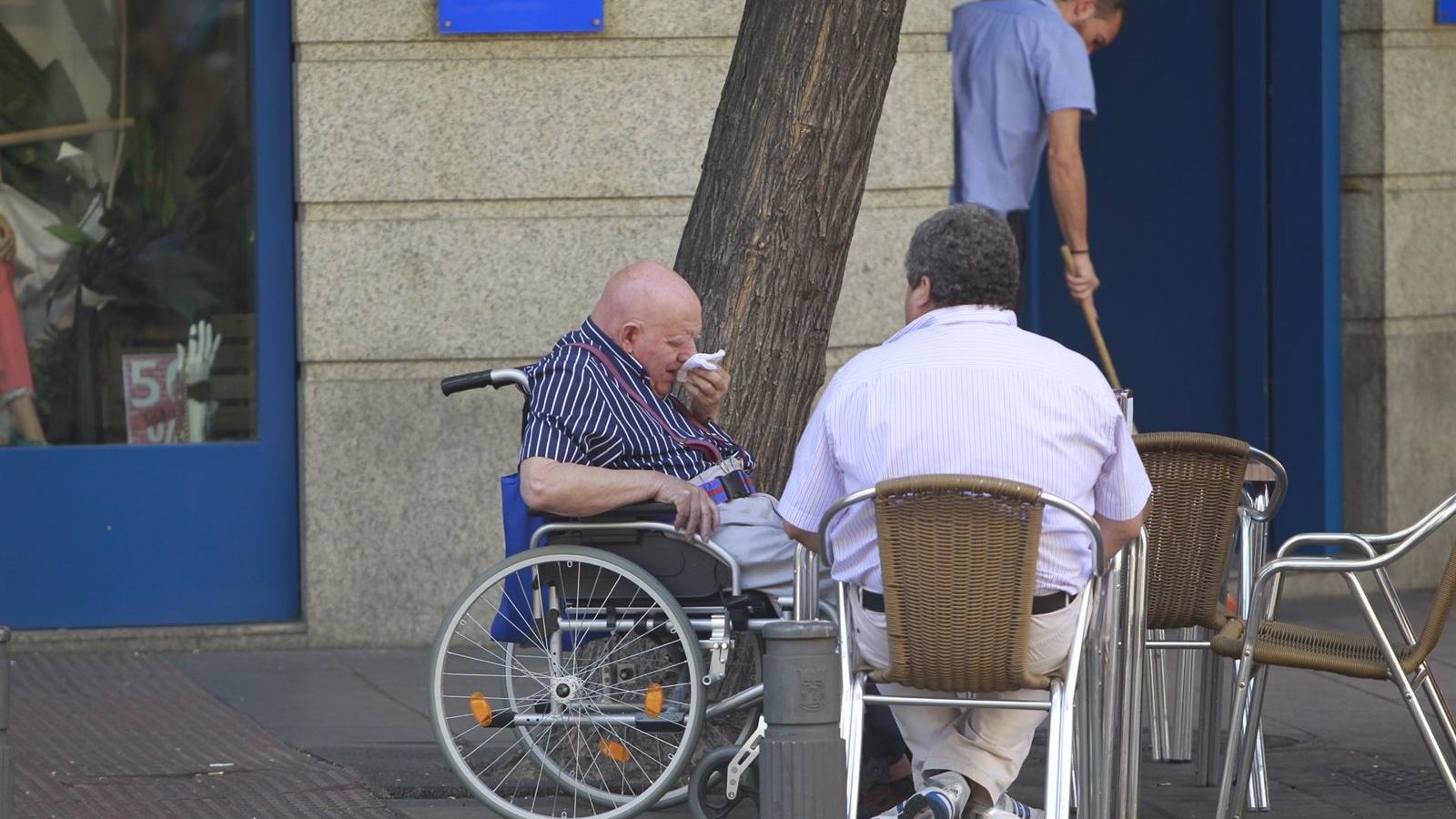 Madrid amplía en 15 millones de euros las ayudas para la atención a la dependencia