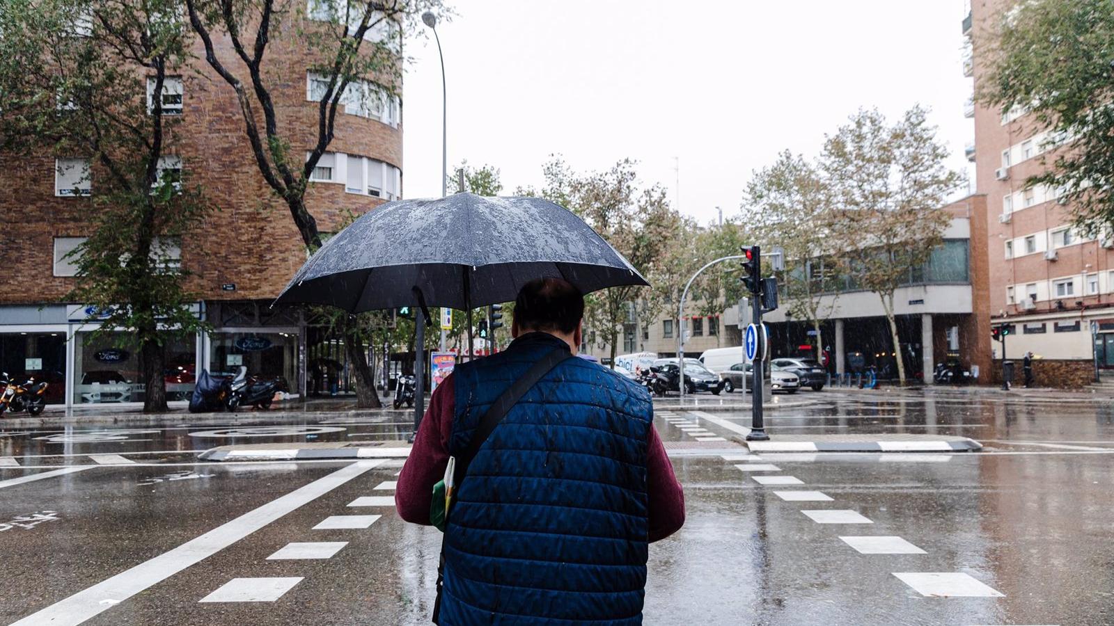 Los Bomberos de la capital realizan once intervenciones por la lluvia