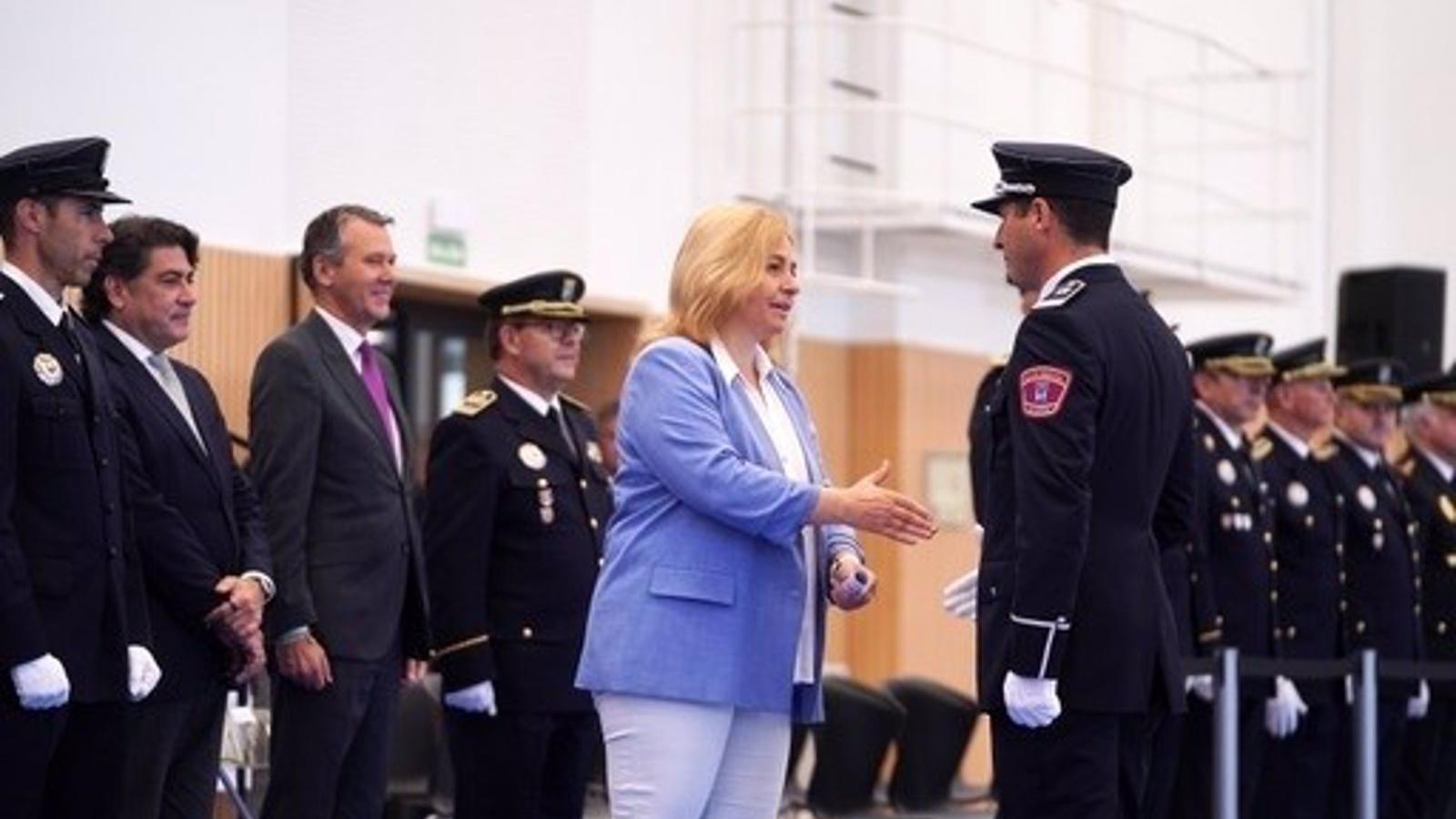 Sanz entrega despacho a los 29 nuevos subinspectores de la Policía Municipal de Madrid